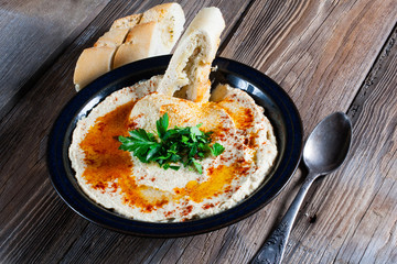 240_F_76590389_RcI96FugfZeek9JTWnVXTrPViKnR5tpN